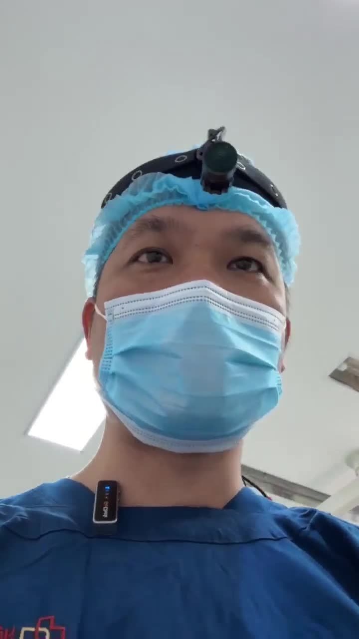Khách hàng gặp tình trạng ngực nhỏ, phẳng, teo lép. Sau khi tư vấn cùng bác sĩ khách hàng lựa chọn đặt túi độn Nanochip Ergonomix.