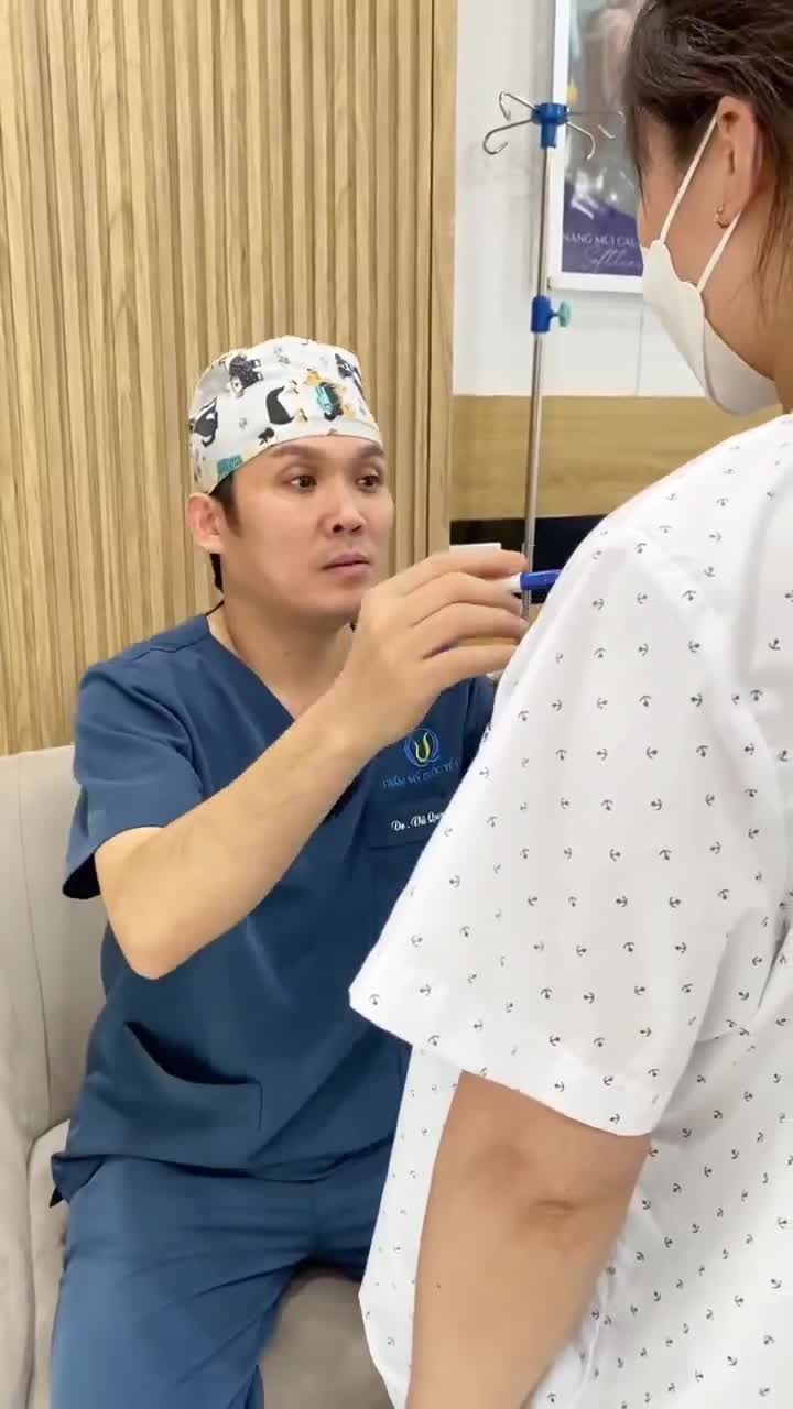 Nâng ngực có sinh con bình thường được hay không?