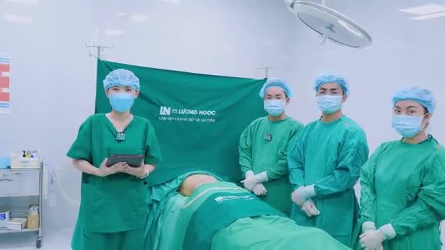 Vòng eo thon gọn, chuẩn form thắt đáy lưng ong  Đường cong body sắc nét, quyến rũ Da cơ co hồi phẳng mịn, không lồi lõm