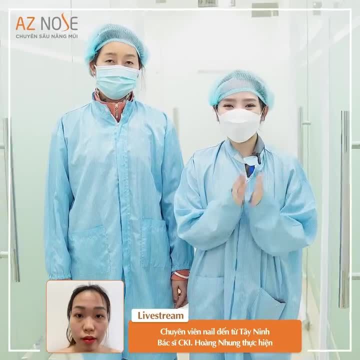 Chuyên viên nail đến từ Tây Ninh cùng mẹ xem dáng mũi trước khi đóng vết khâu
