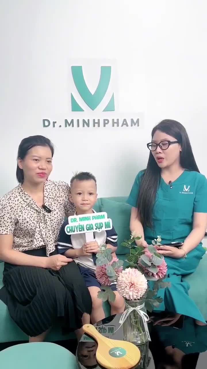 Tái khám sau 17 ngày điều trị sụp mí bẩm sinh tại Dr. Minh Phạm