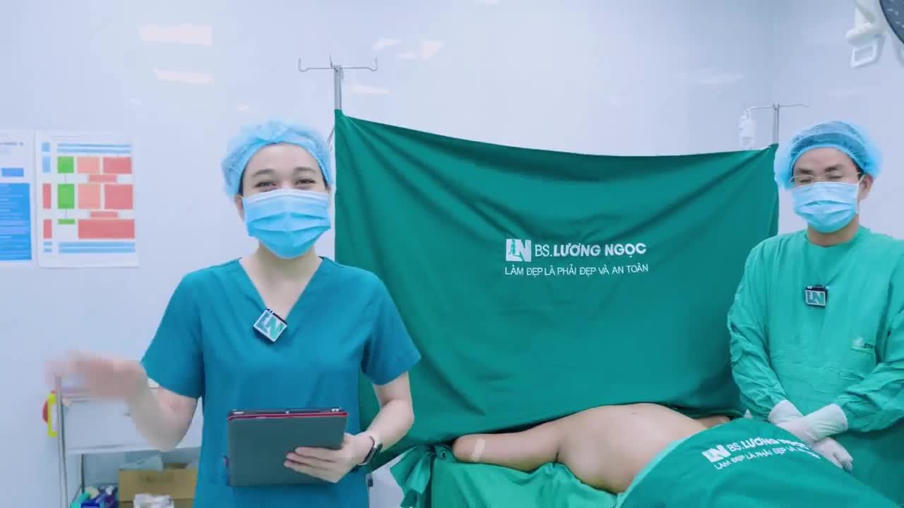 Chị BT đã từng thực hiện hút mỡ tạo dáng vùng bụng cách đây 1 tháng và nhận được kết quả vô cùng ngoạn mục.
