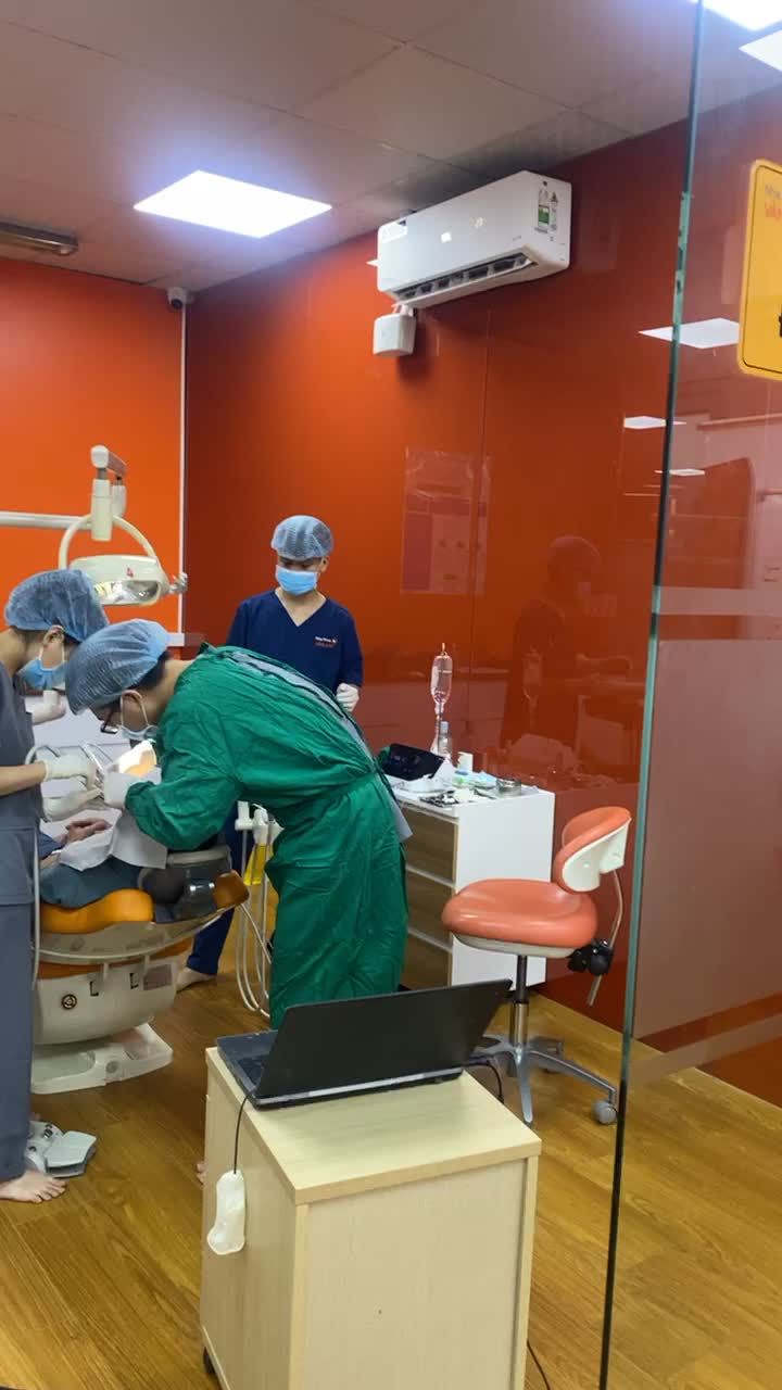 Cấy chân răng nhân tạo IMPLANT răng số R36 cho khách hàng Dương Đình Tiến 57 tuổi tại  Nha Khoa Vân Anh
