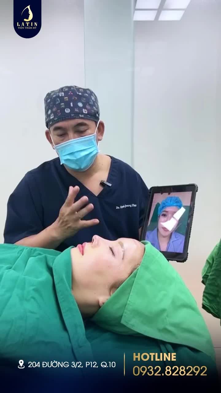 Cùng bác sĩ Trịnh Quang Đại phân tích kết quả ca sửa mũi vừa hoàn thành