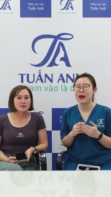 Chị khách hàng được Bác sĩ Tuấn Anh cắt mí trên từ năm 2018 và sau 7 năm quay lại làm thêm dịch vụ trẻ hóa mí dưới và nâng mũi Sline