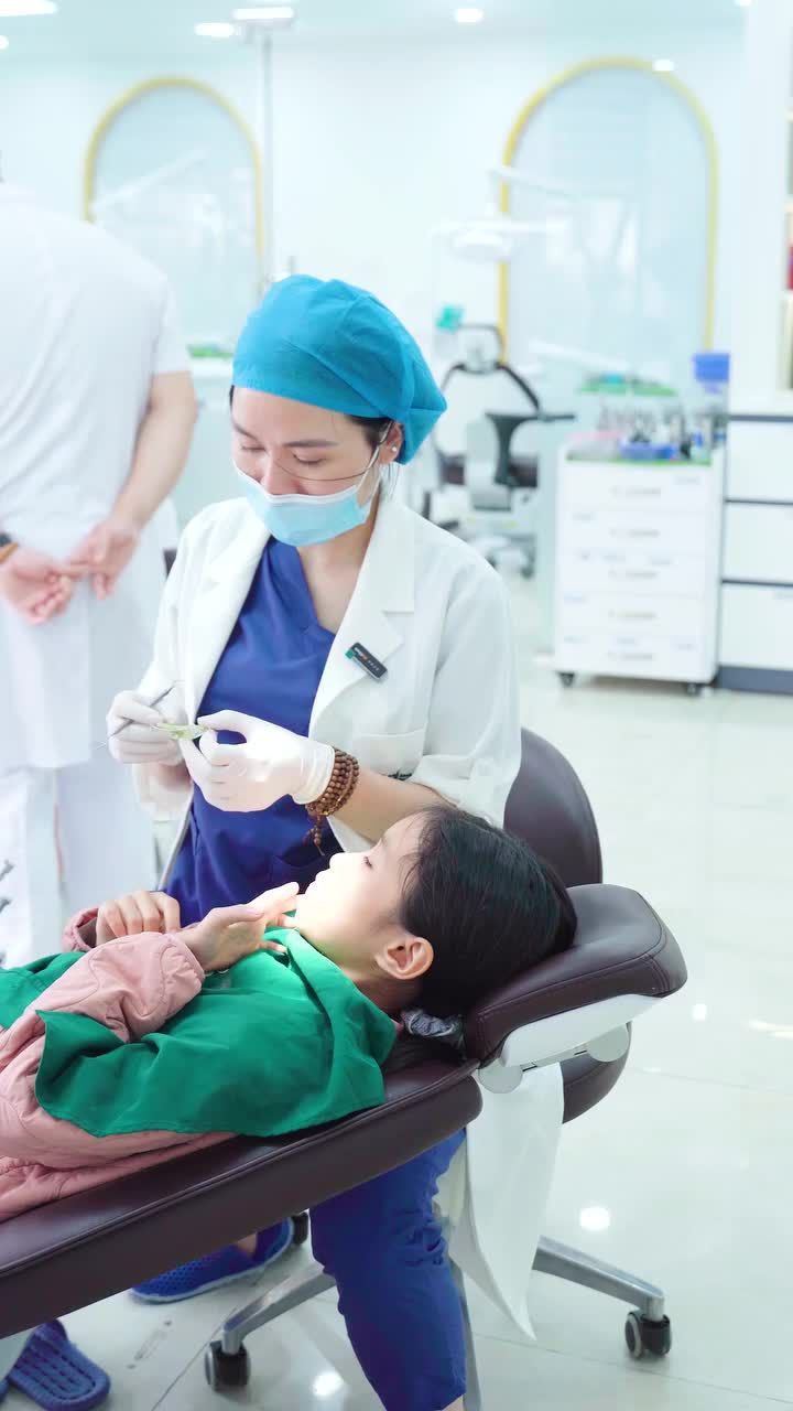 BS.CKI TRẦN THỊ HỒNG CHIA SẺ THÊM VỀ KHÍ CỤ NONG HÀM THÁO LẮP CHO TRẺ TIỀN CHỈNH NHA