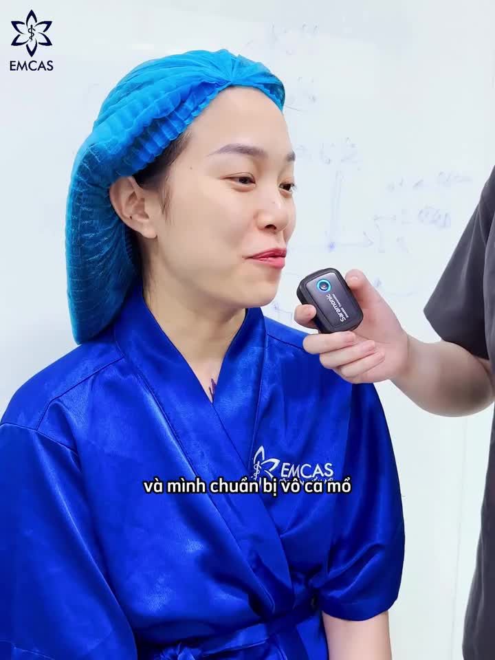 Chị khách hàng đã sinh 2 bé, chần chừ suốt 1 năm vì sợ đau nay đã quyết tâm trùng tu vòng 1 với Combo Nâng ngực SVF kết hợp Treo sa trễ.