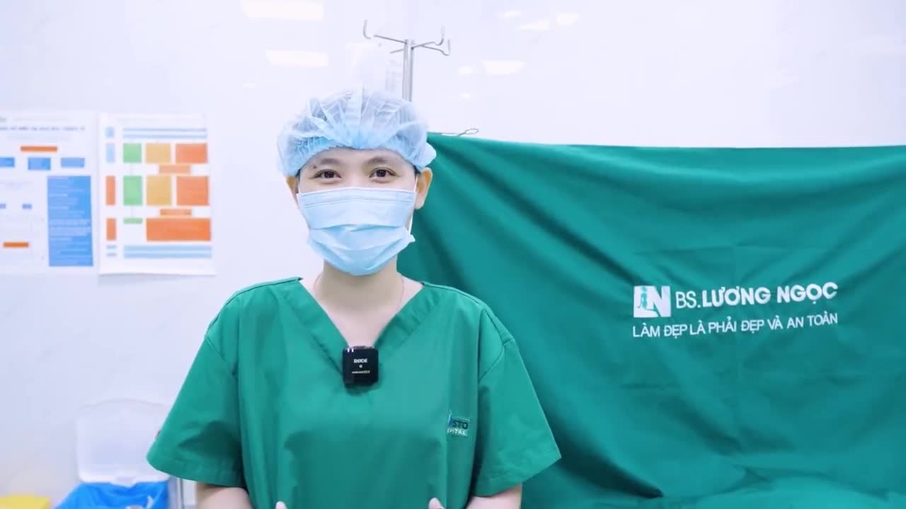 Tay lưng nhỏ gọn, nuột nà, thắt lưng thon thả   Mông trái đào chuẩn size, hài hòa cân đối