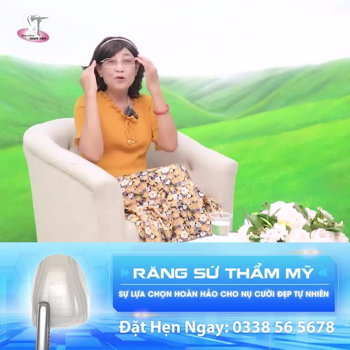 U70 tự tin, trẻ hơn nhiều tuổi sau khi thẩm mỹ răng sứ