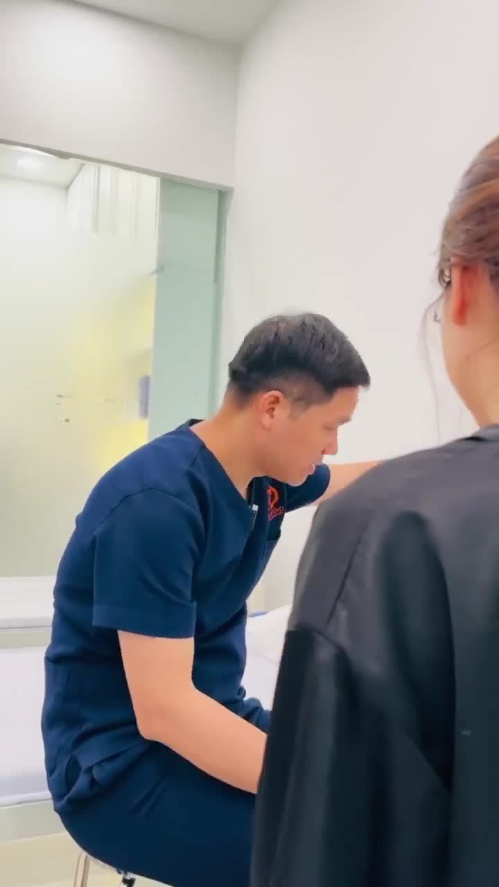 BÁC SĨ ĐIỀN THĂM KHÁM KHÁCH HÀNG SAU 2 NĂM NÂNG NGỰC