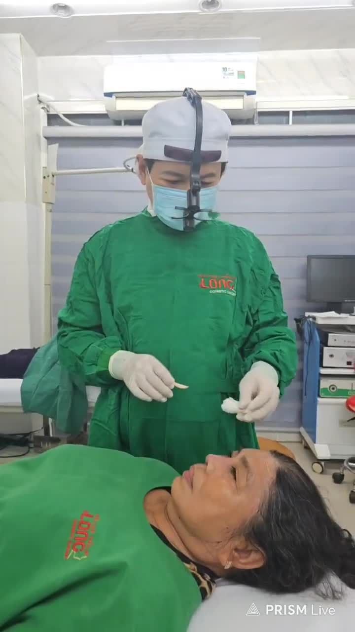 Kết quả mới ra lò dáng mũi mới của cô khách đến từ Sa Đéc. Mời cả nhà vào xem hành trình bác sĩ Long giải cứu chiếc mũi hỏng của khách hàng.