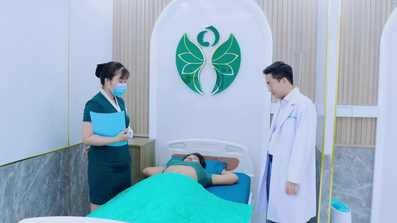 Body thon gọn, bụng nhỏ, eo thon thắt đáy lưng ong là những kết quả vô cùng ấn tượng mà chị khách đã có được cho mình sau khi thực hiện h.ú.t m.ỡ tạo dáng cùng ekip Bác sĩ Lương Ngọc.