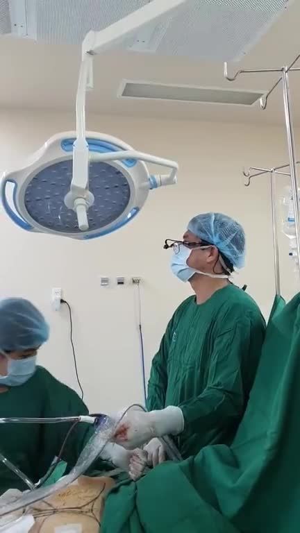 Ca phẫu thuật Nâng ngực nội soi chân không cho chị khách Nha Trang