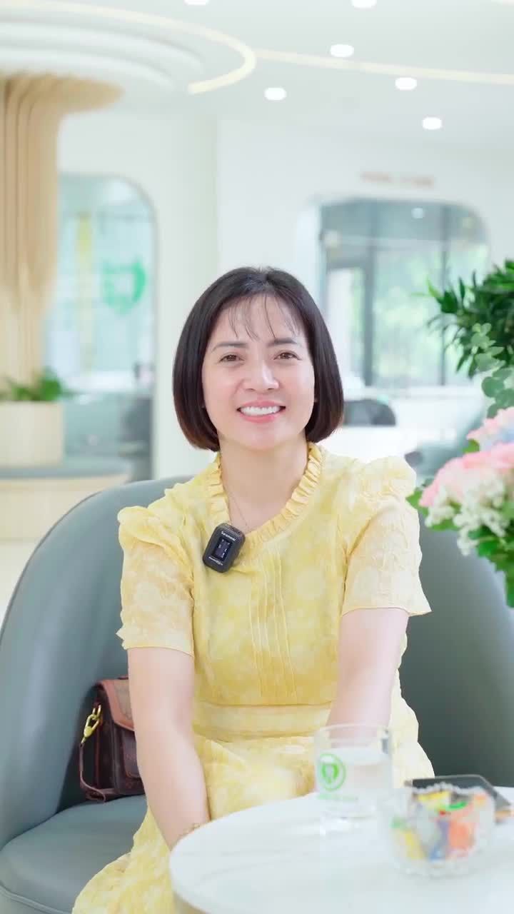 TRÒ CHUYỆN CÙNG CHỊ KHÁCH XINH ĐẸP TÁI KHÁM SAU 5 THÁNG THẨM MỸ RĂNG SỨ TẠI NHA KHOA GIA ĐÌNH