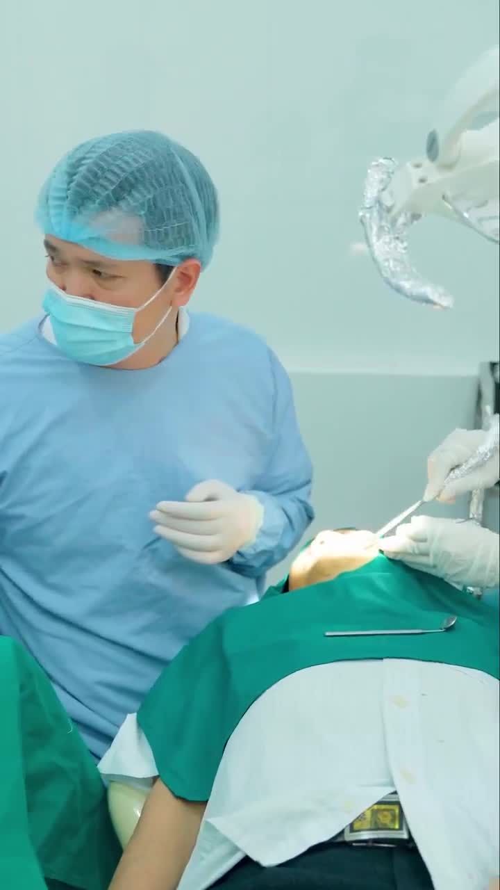 QUÁ TRÌNH BÁC SĨ THỰC HIỆN CẤY 3 TRỤ IMPLANT DENTIUM HÀN QUỐC