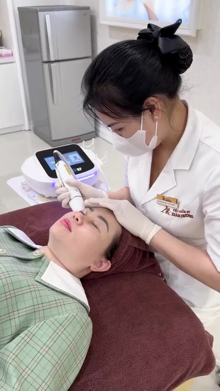 Khách hàng xóa nhăn, trẻ hóa mắt tức thì với Ulthera RF. Đừng quên đặt lịch làm đẹp trong tuần lễ nhân đôi ưu đãi từ 24/6-30/6 nhé!