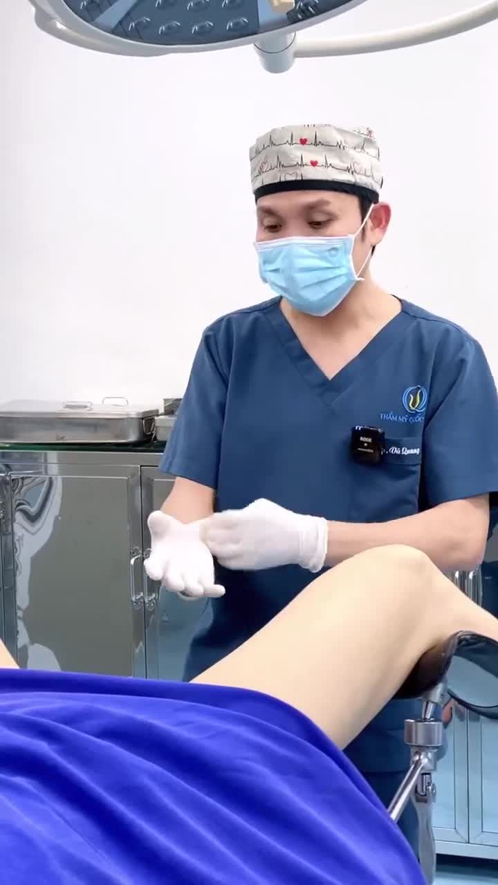 Quá trình trước khi phẫu thuật trẻ hóa vùng kín cho khách hàng đặc biệt của Dr Vũ Quang