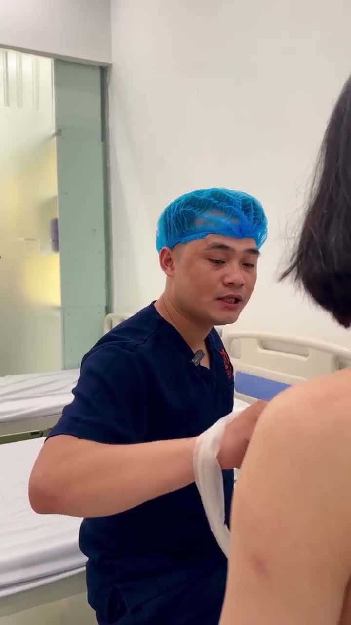 KHÁCH HÀNG VỪA THỰC HIỆN NÂNG V1 TẠI DRD, ĐANG TÁI KHÁM CÙNG EKIP BÁC SĨ