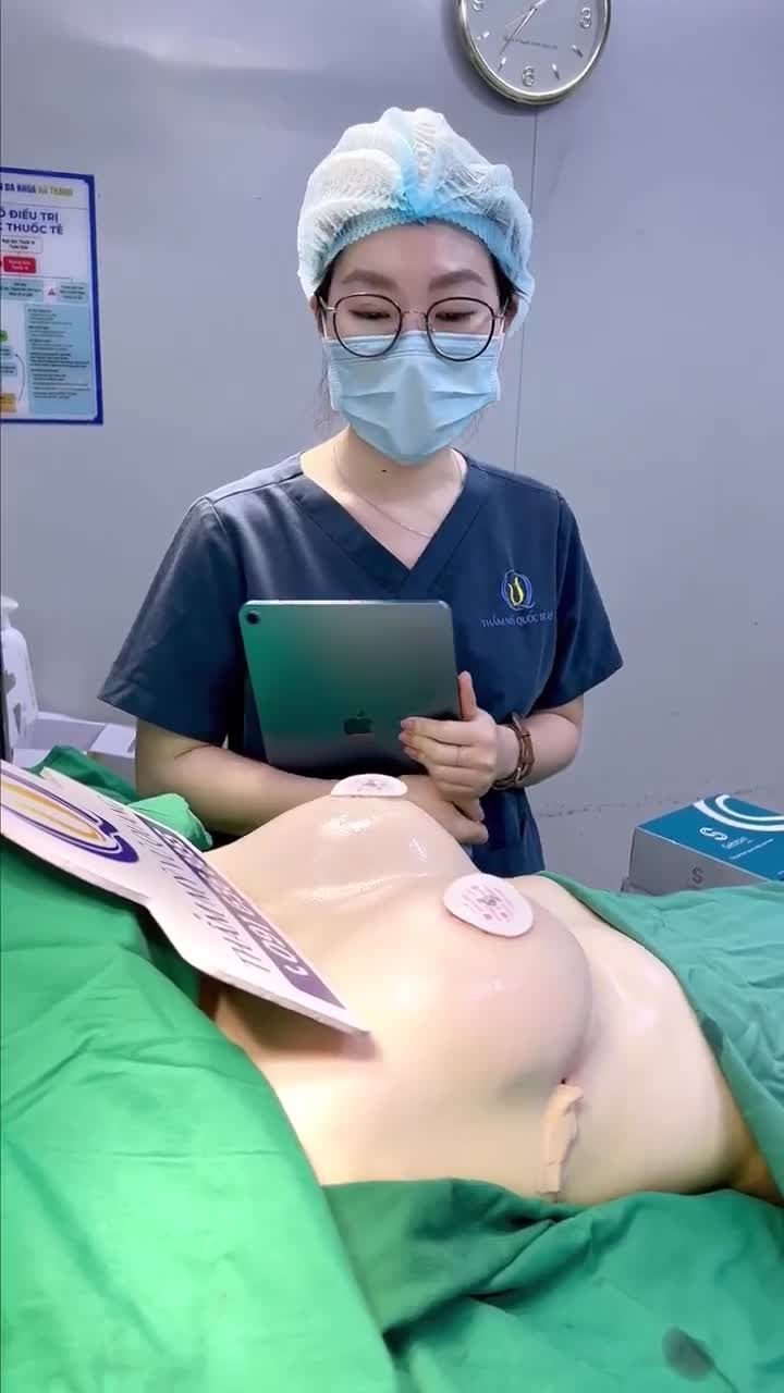 Kết quả nâng ngực cho khách hàng của Dr Vũ Quang