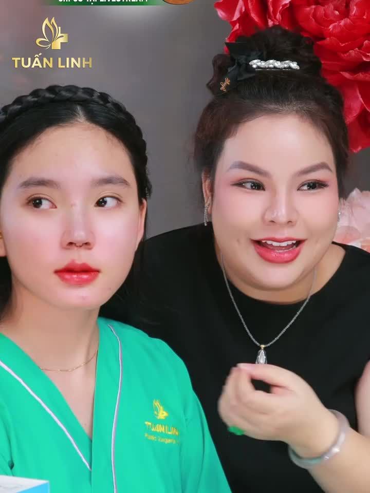 Bạn Nguyễn Kim Dung - Bình Dương: - Trước PT: Sống mũi tẹt, đầu mũi ngắn hếch nhiều.