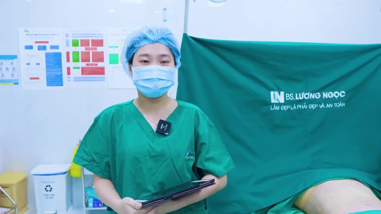 Vì không tìm hiểu kĩ, trước đây chị T đã từng hút mỡ ở nơi khác chưa được cấp phép, kết quả chị T nhận lại là lượng mỡ giảm không nhiều, bụng chưa phẳng, eo chưa thon, thân hình còn to bè, thô kệch và để lại rất nhiều sẹo xấu.