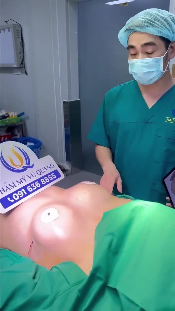 Kết quả nâng ngực cho khách hàng đặc biệt của Dr Vũ Quang