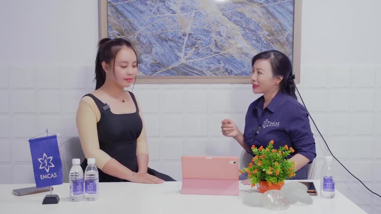 Hút mỡ cánh tay - Cấy mỡ mặt SVF không cần nghỉ dưỡng, phục hồi cực nhanh chóng. Sau 24 giờ khách hàng quay lại tái khám trước khi bay về Gia Lai.