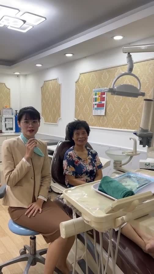 ca tái khám sau trồng răng Implant của khách hàng tại Nha khoa Quốc Tế Việt Pháp số 6 Thái Hà.