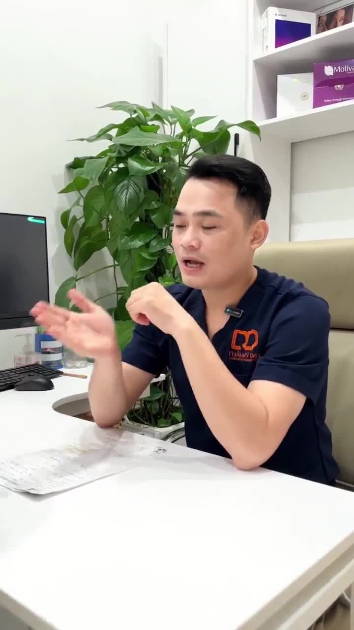 BÁC SĨ TÁI KHÁM CHO KHÁCH HÀNG NÂNG V1 TẠI DRD HƠN 8 NĂM TRƯỚC