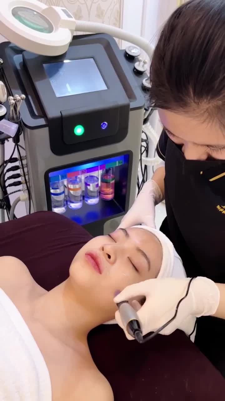 Trẻ hóa da Luxcell da căng mướt, ẩm mịn sau 1 lần thực hiện. Soi da và tư vấn miễn phí cùng chuyên gia.