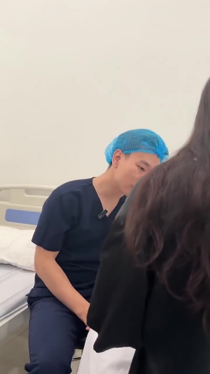 BÁC SĨ THĂM KHÁM KHÁCH HÀNG NÂNG NGỰC 1 THÁNG TẠI DRD