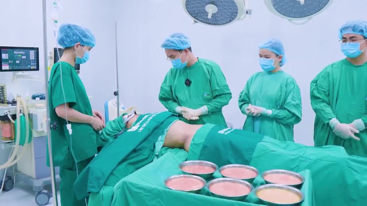 Sau rất nhiều nỗ lực giảm mỡ với các phương pháp khác nhau, cuối cùng mẹ bỉm Kim Ngân đã lấy lại vóc dáng thon gọn hoàn hảo nhờ thực hiện HÚT MỠ TẠO DÁNG MÀ KHÔNG CẦN PHẢI CĂNG CẮT DA cùng ekip Bác sĩ Lương Ngọc.