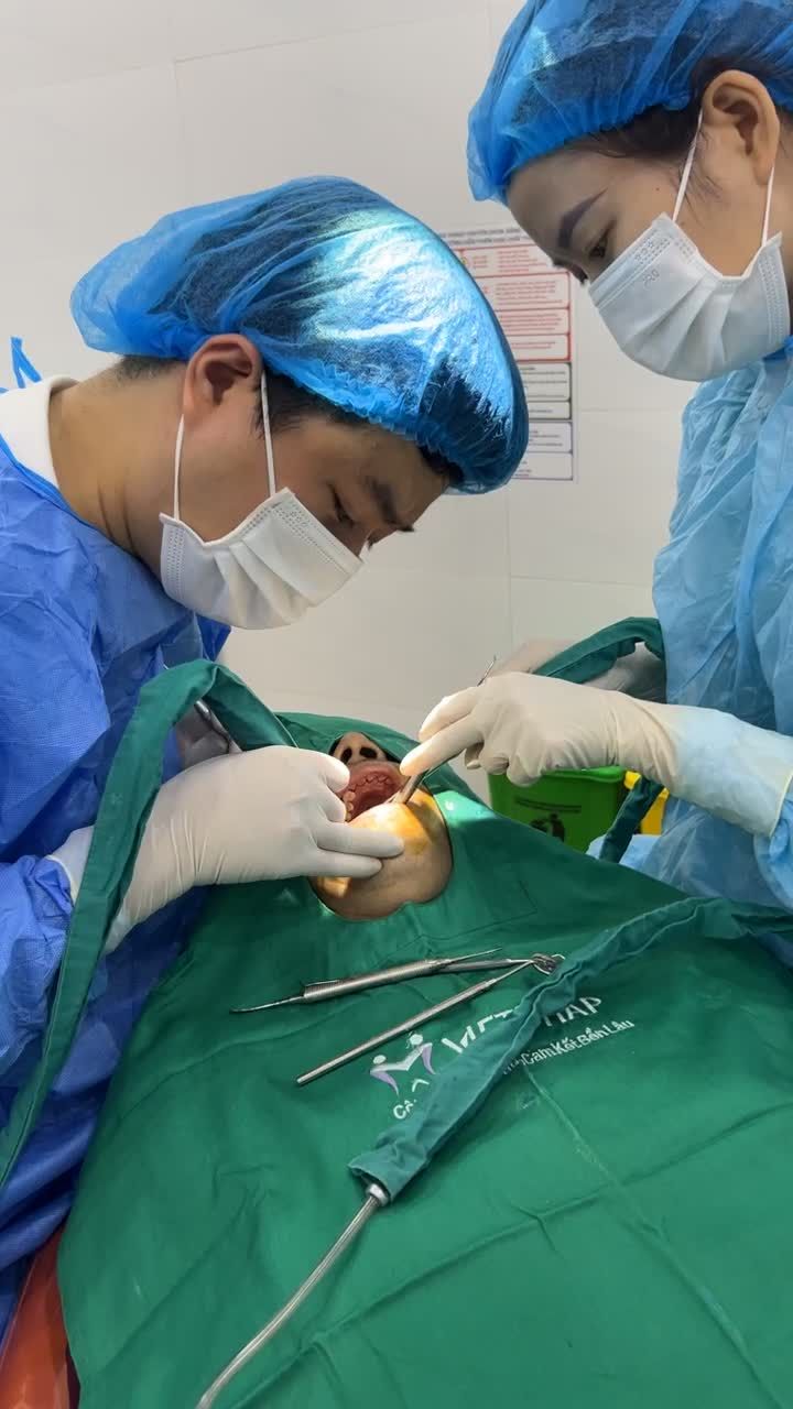 Quá trình cấy ghép Implant cho khách hàng tại Nha khoa Quốc Tế Việt Pháp chi nhánh Bắc Ninh