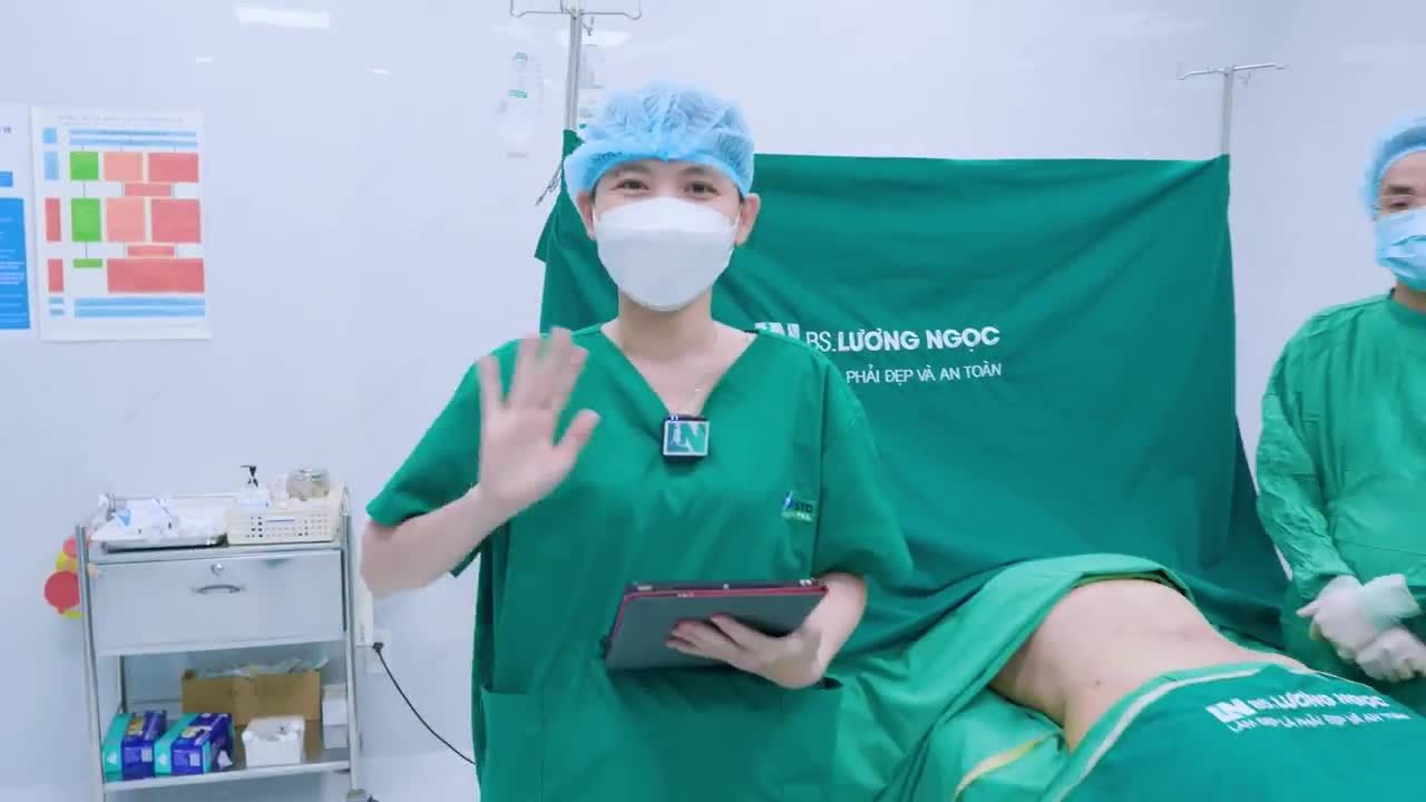 Ekip Bác sĩ Lương Ngọc vừa hoàn tất ca HÚT MỠ TẠO DÁNG KHÔNG CẦN CĂNG CẮT DA sau hơn 60 phút cho chị khách hàng Việt Kiều Mỹ sinh năm 1983.