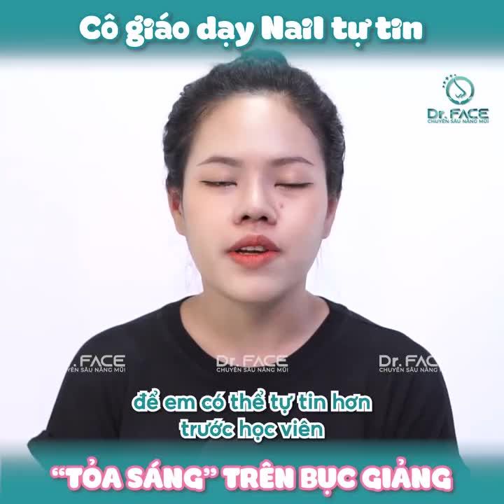 Cô Giáo Dạy Nail Tự Tin “Tỏa Sáng” Trên Bục Giảng