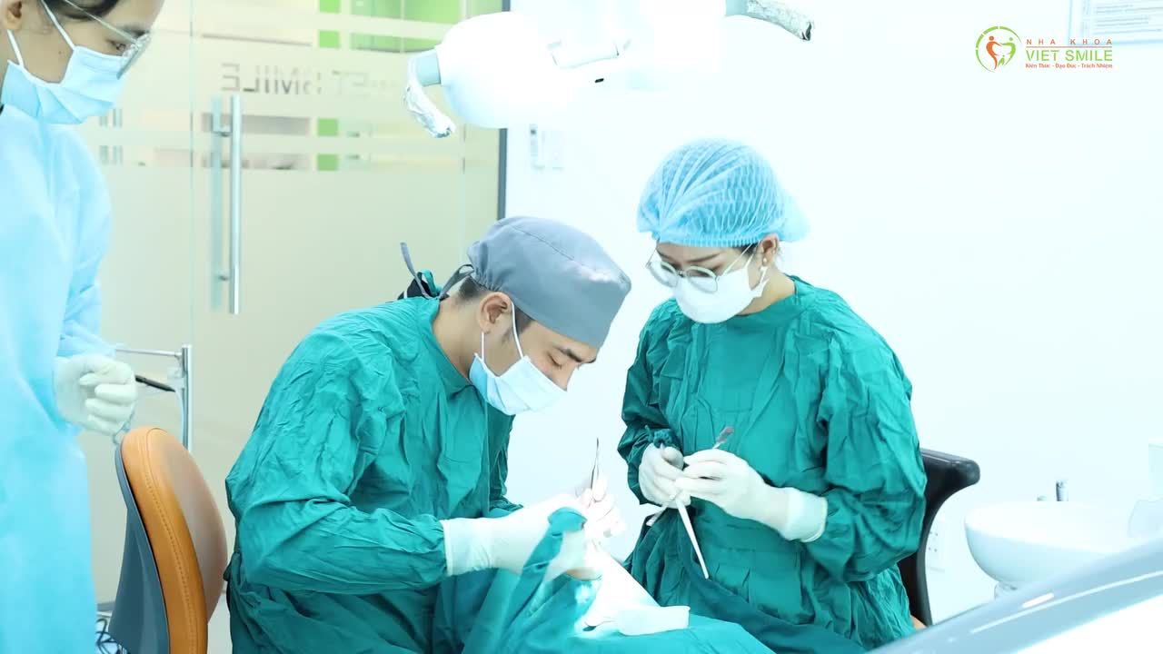 C.ẤY IMPLANT CHƯA BAO GIỜ HẾT "HOT" TẠI VIET SMILE
