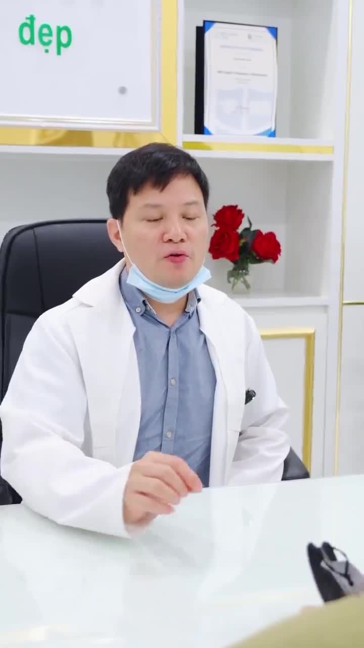 Tái khám sau 7 ngày tạo hình môi tim và tư vấn khách hàng hút mỡ bụng tại Thẩm Mỹ Tuấn Anh