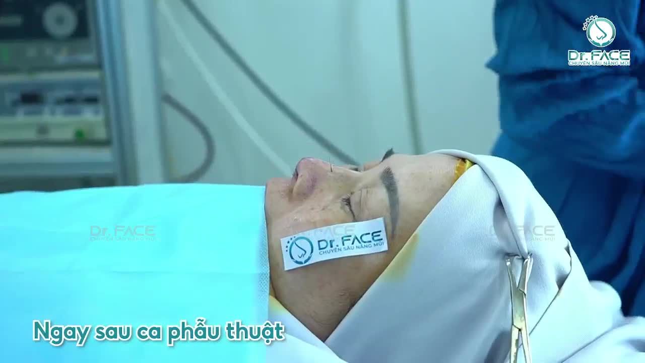 "Bác Sĩ Đăng Gì Lên Chị Coi Liền, Sau 1 Năm Bay Về Làm"