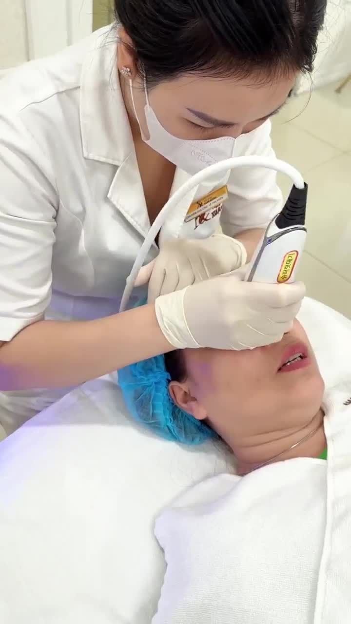 Xóa nhăn tức thì vùng mắt công nghệ Ulthera RF. Tư vấn các công nghệ trẻ hóa da cùng chuyên gia và Chủ tịch Xuân Hương