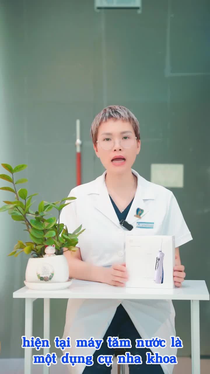 KHÔNG NIỀNG RĂNG CÓ NÊN SỬ DỤNG MÁY TĂM NƯỚC KHÔNG?