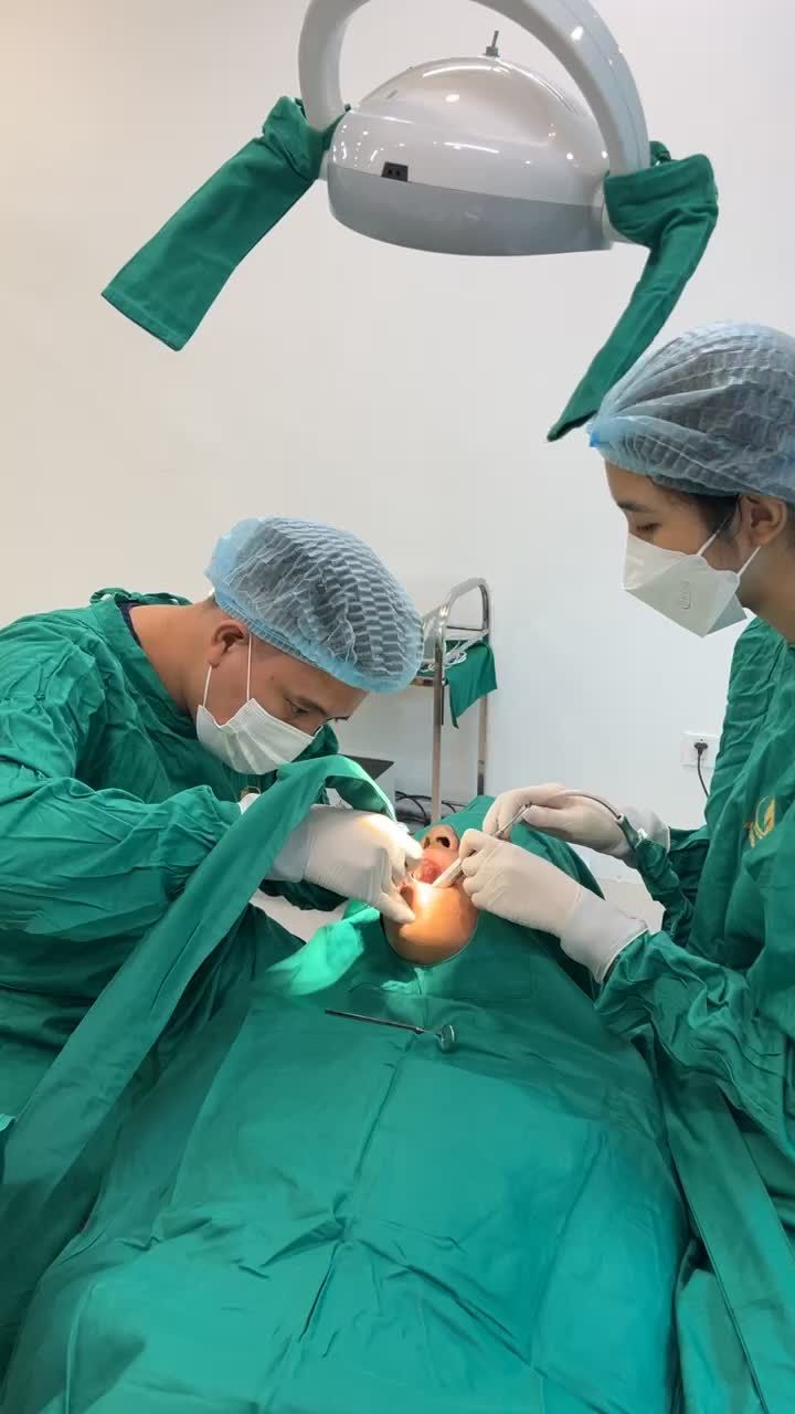 Cận cảnh quá trình trồng răng implant  khôi phục vị trí mất răng hàm cho bạn  khách hàng tại Nha khoa Thùy Anh Bắc Giang.