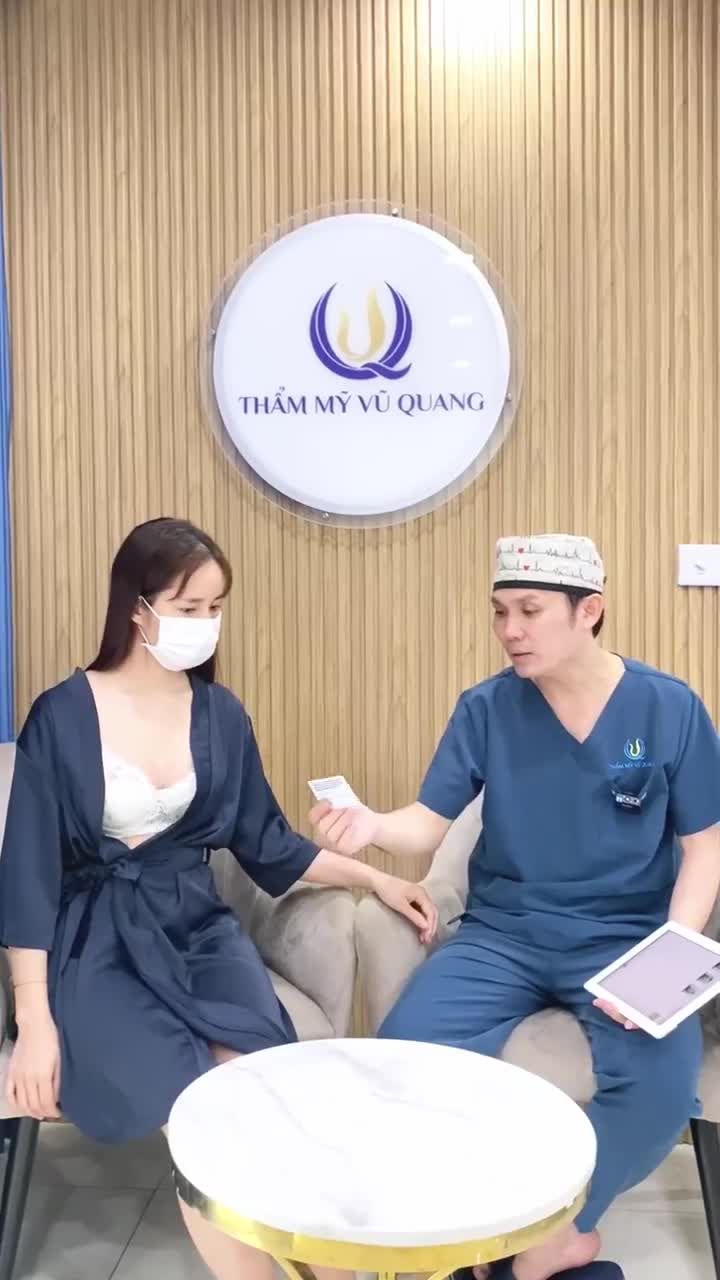 Tái khám sau nâng ngực 20 ngày cho khách hàng của Bác Sĩ Vũ Quang