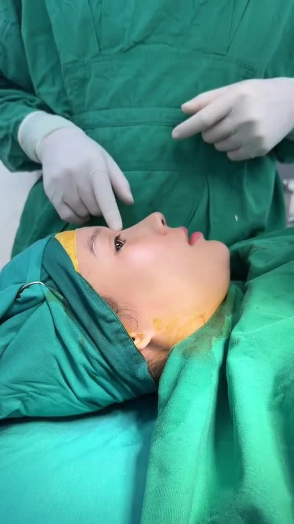 Khách hàng KHÔNG NÓI: Mũi Tuấn Linh đẹp quá  Khách hàng NÓI: Em sẽ giới thiệu bạn bè đến Tuấn Linh ạ