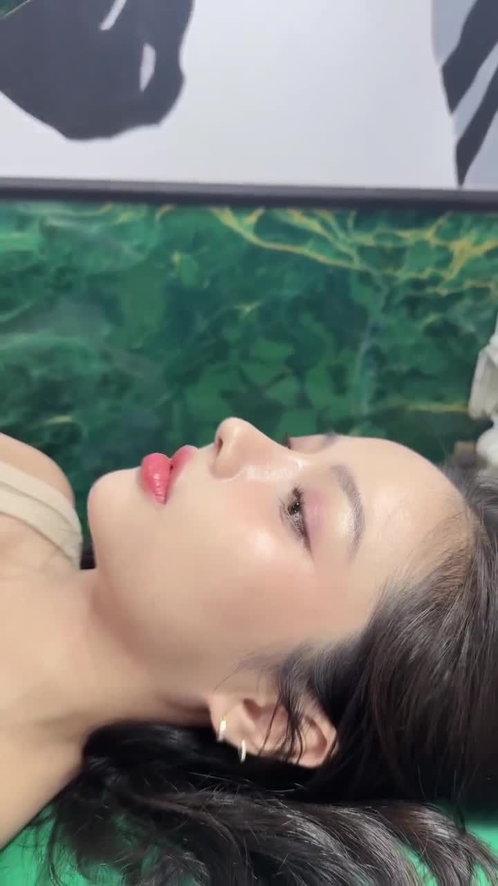 Người mẫu Thảo Nhi và chiếc mũi 10 ngày của cô ấy!!!  Dáng mũi ôm form đẹp xuất sắc.