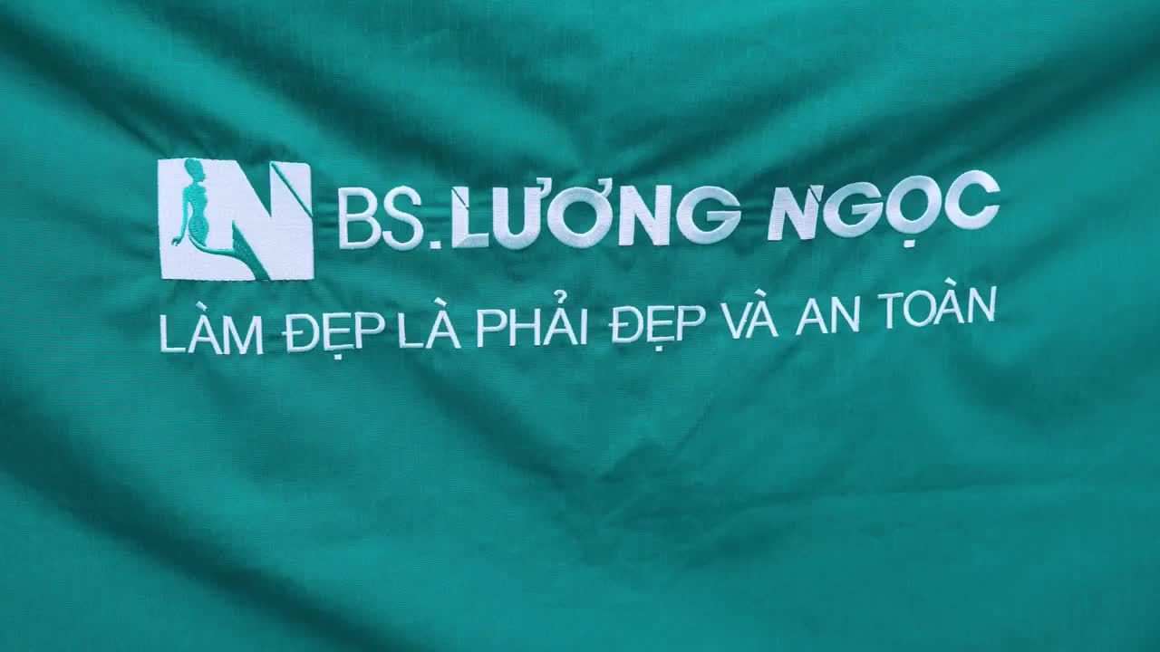 Với vòng bụng tích mỡ lâu năm của mình, chị Trang cảm thấy rất tự ti khi diện những trang phục ôm sát quyến rũ.
