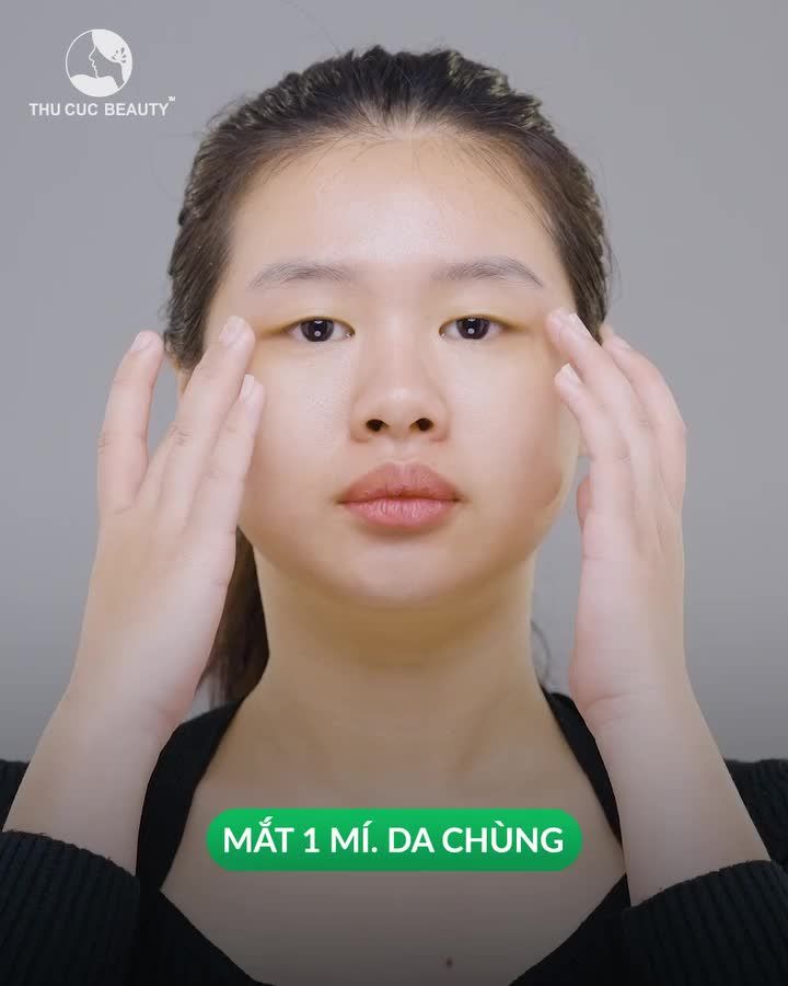 Mắt 1 mí, nhiều da chùng, đôi mắt lờ đờ thiếu sức sống