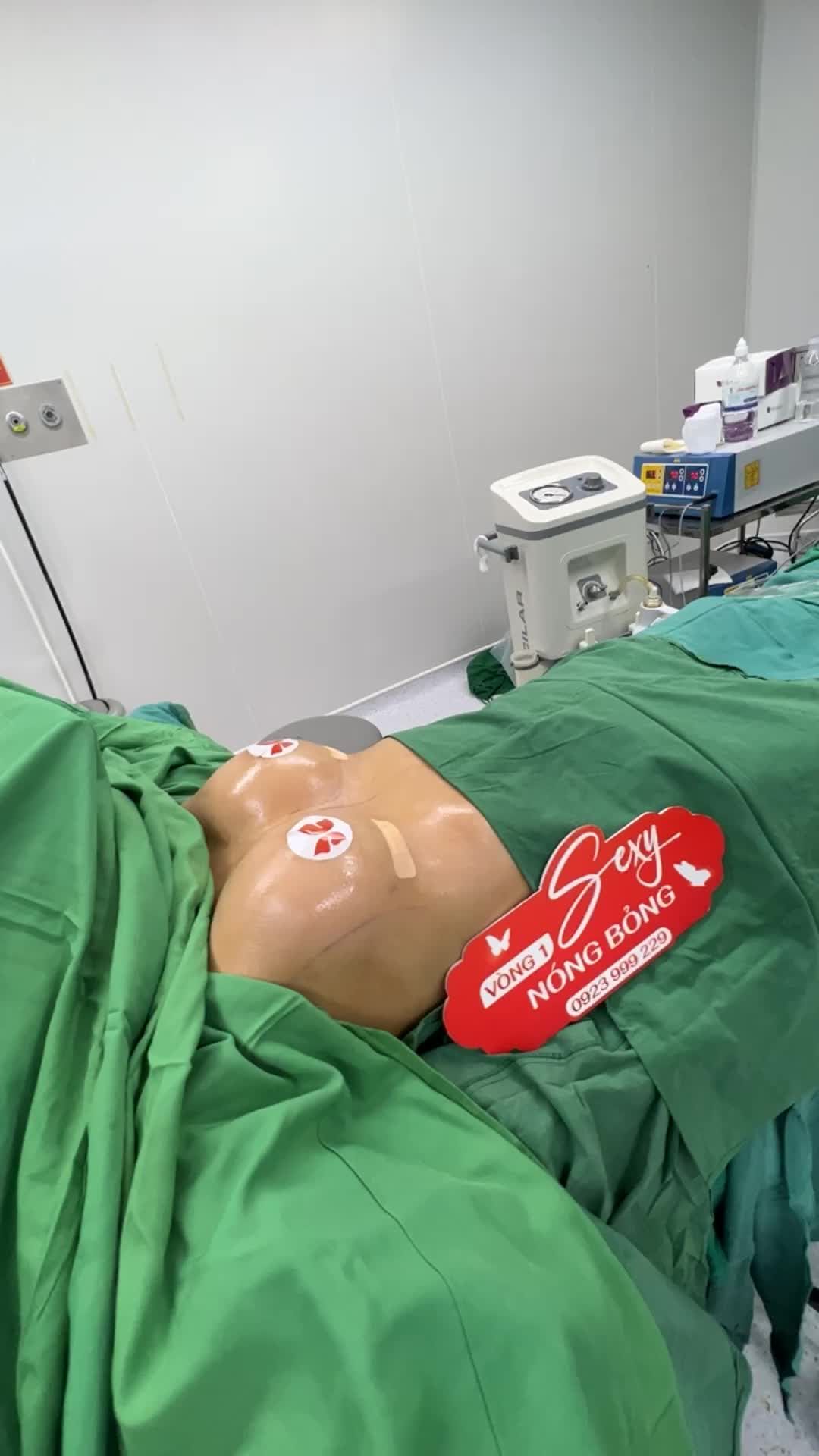 DÁNG NGỰC TỰ NHIÊN QUYẾN RŨ