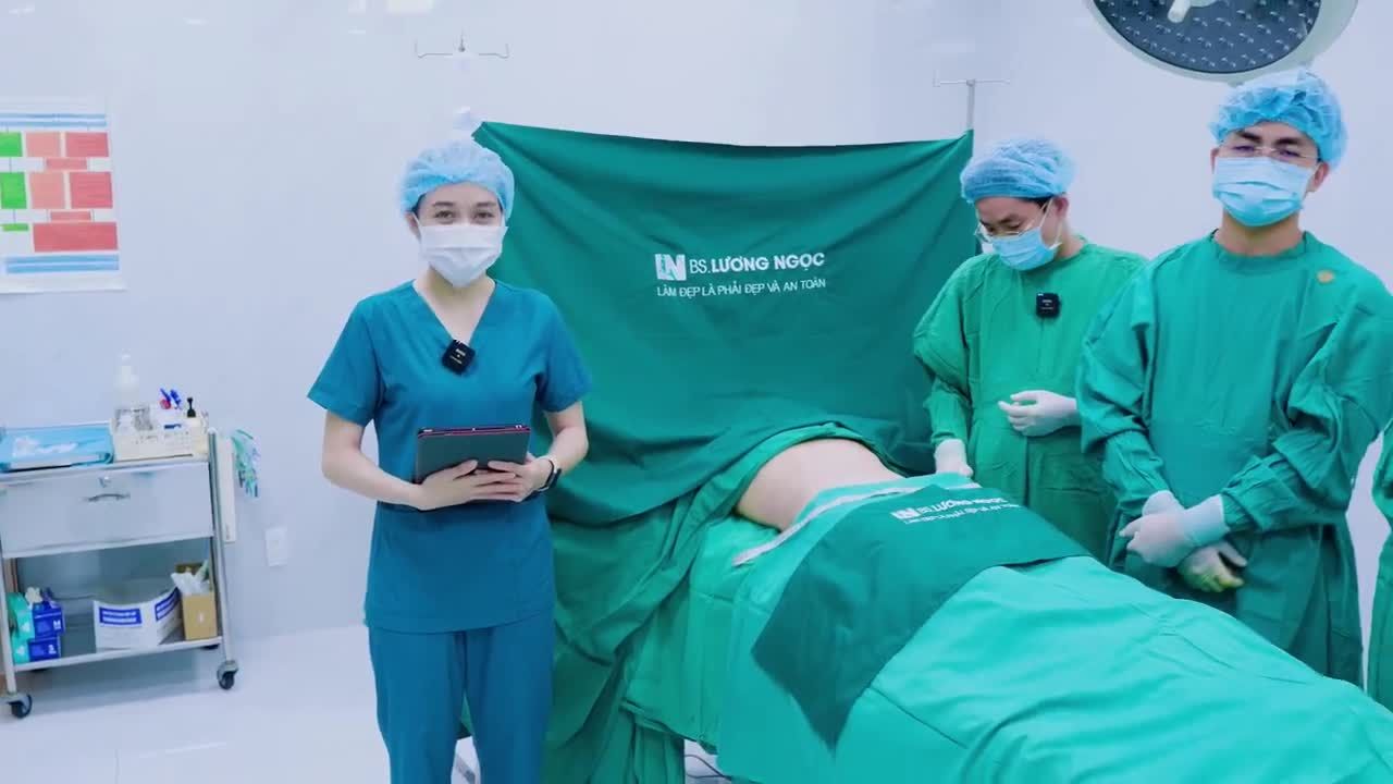 Làm đẹp cho bác sĩ cũng áp lực lắm nha cả nhà! Ekip và mọi thứ phải thật chỉnh chu, kỹ lưỡng.