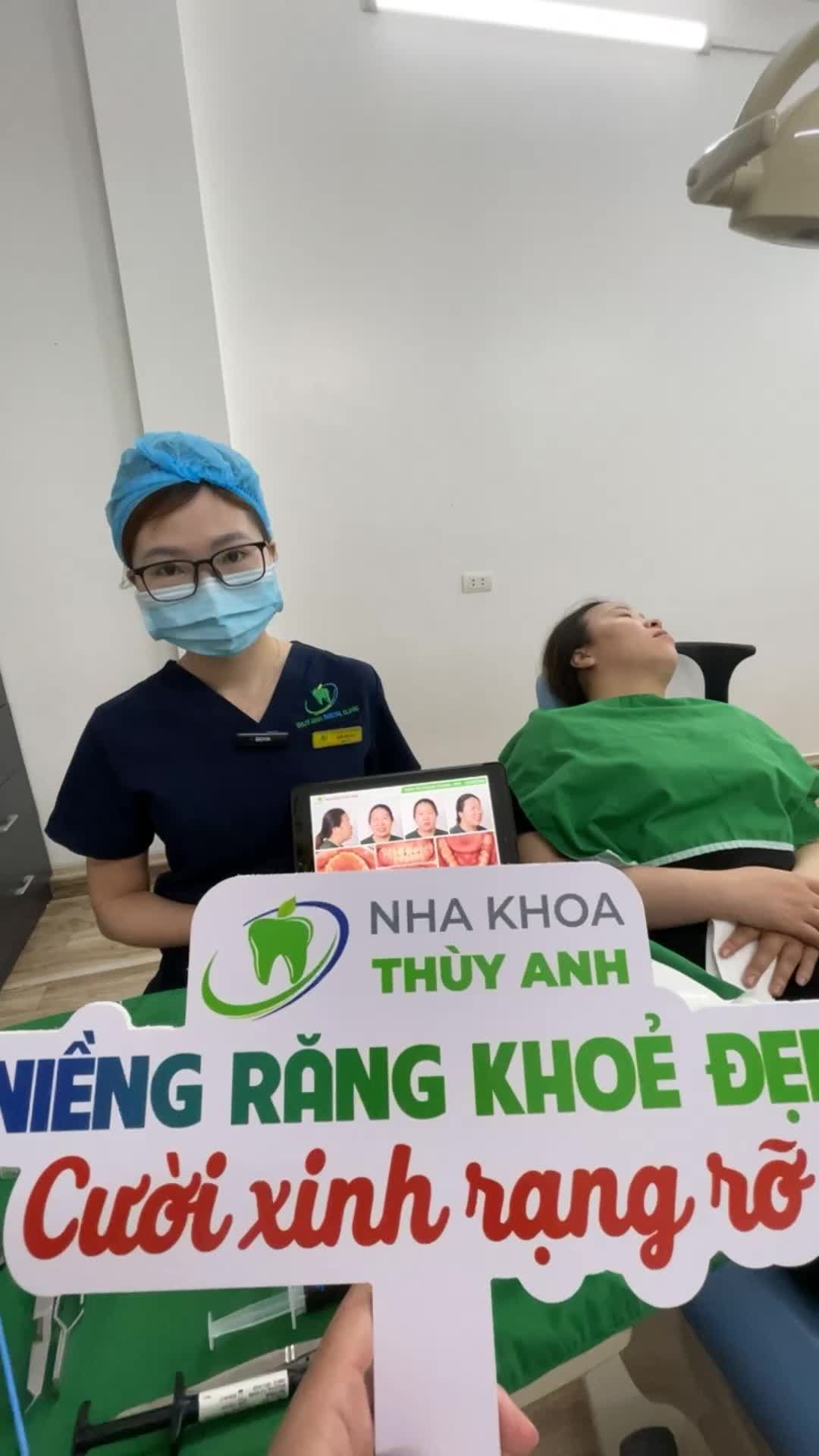 Cận cảnh ca gắn mắc cài hàm dưới cho khách hàng tại nha khoa Thuỳ Anh.