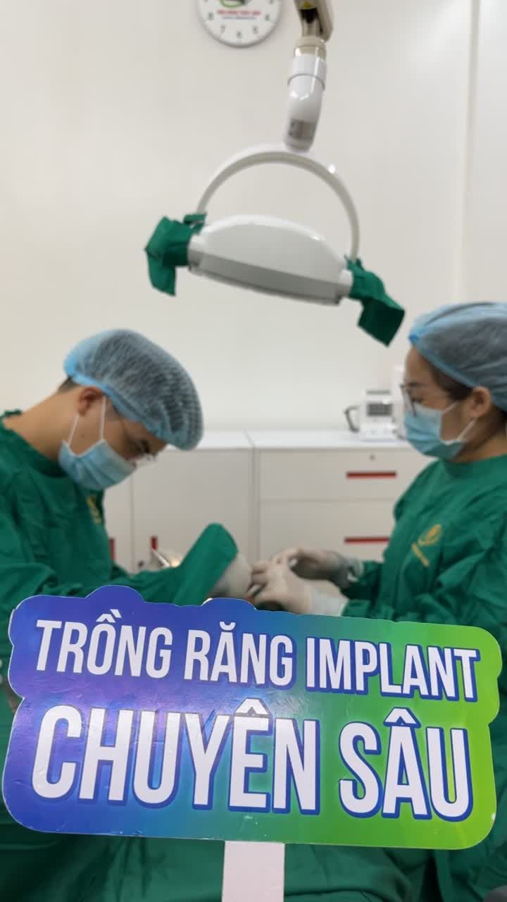 Ca trồng chân răng nhân tạo khôi phục lại vị trí mất răng cho chị Diễm tại Nha khoa Thuỳ Anh